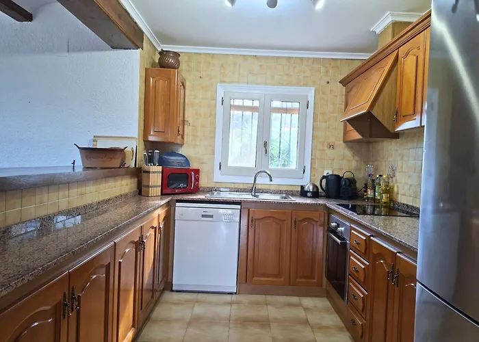 With Private Pool In El Montgo, בית נופש